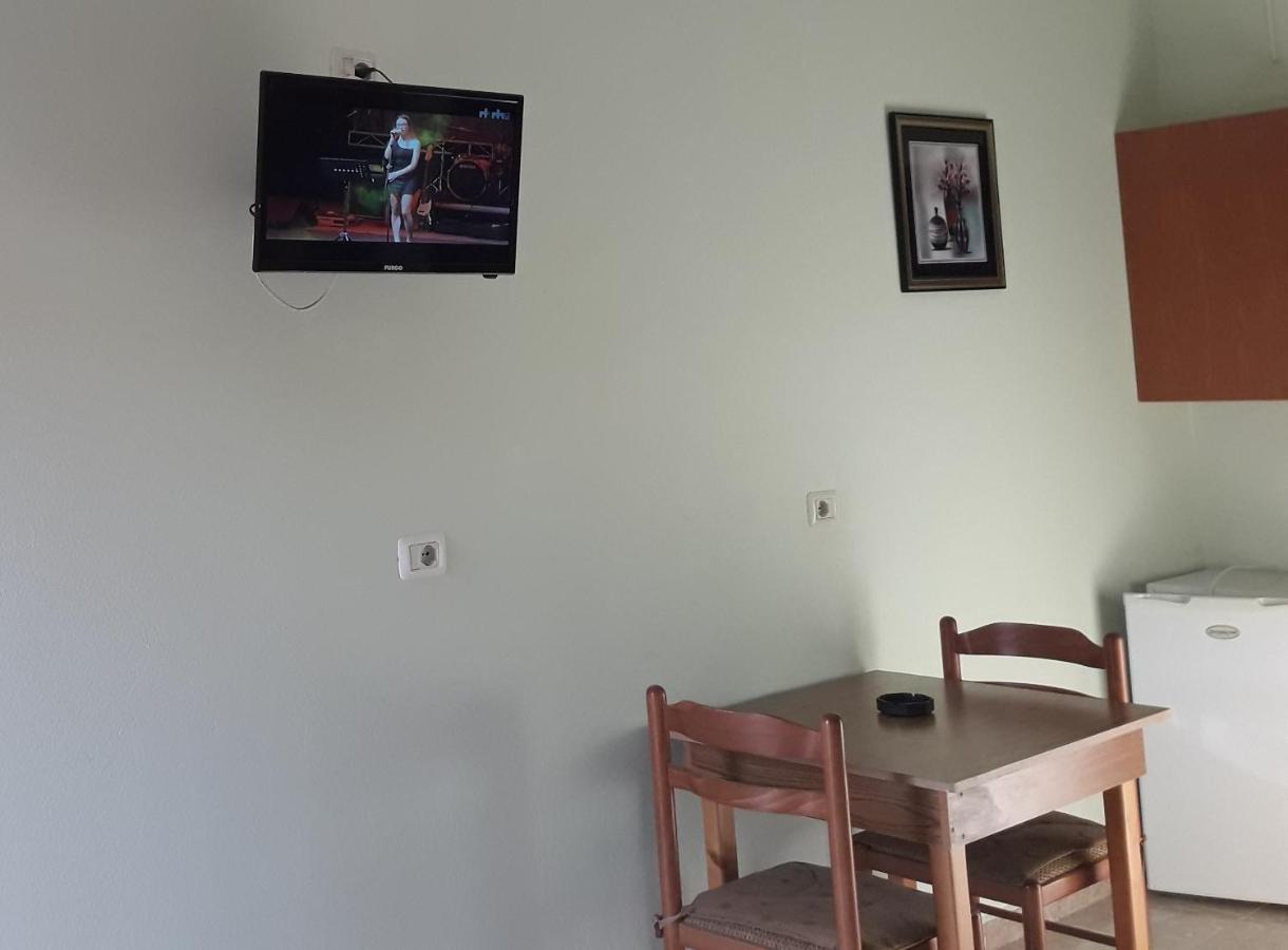 Tani'S Guesthouse Ксамил Экстерьер фото