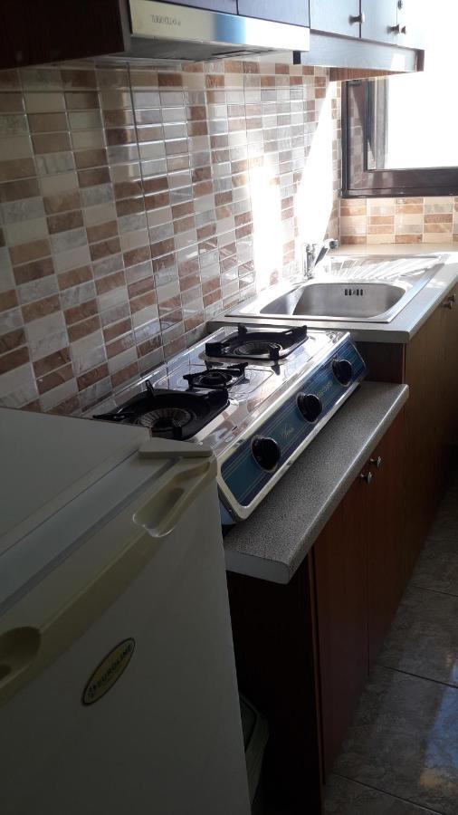 Tani'S Guesthouse Ксамил Экстерьер фото