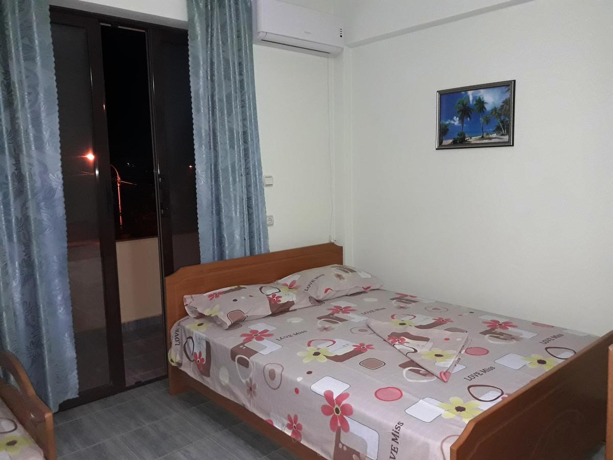 Tani'S Guesthouse Ксамил Экстерьер фото