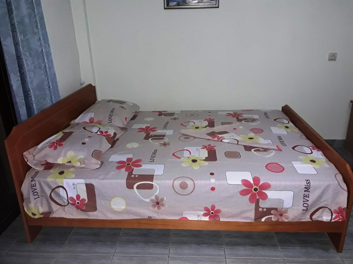 Tani'S Guesthouse Ксамил Экстерьер фото